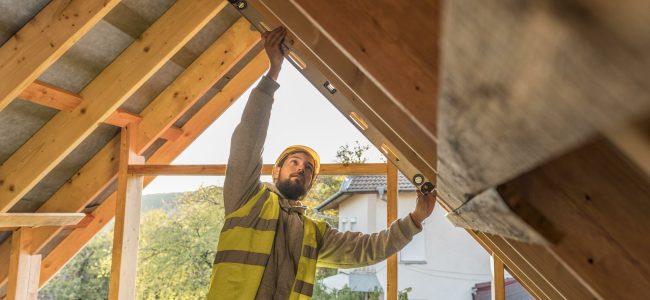 carpenter-man-working-roof carpenter-man-working-roof